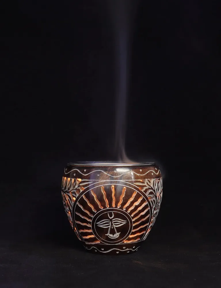 Räucherstövchen aus Speckstein – Sonne mit Blumen
