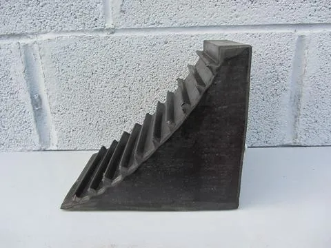 R143 Fahrzeug Unterlegkeile (230 x 160 x 205 mm)