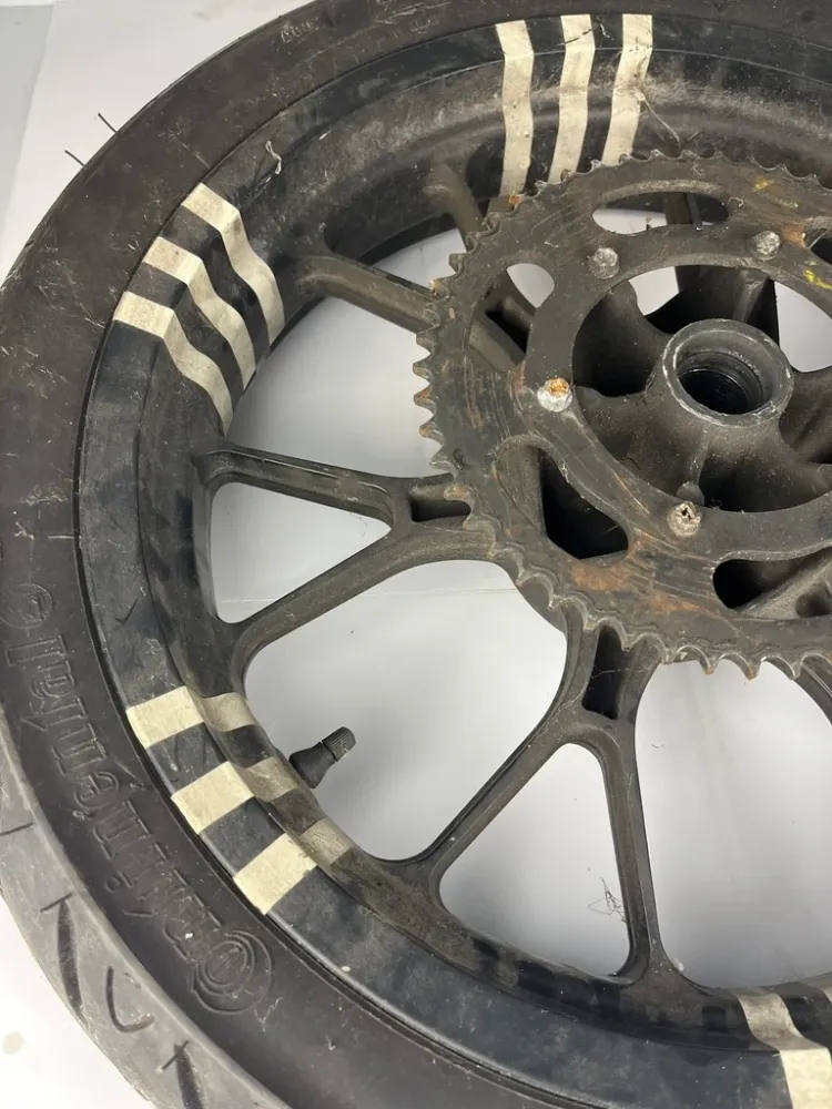 hintere Gussfelge mit Reifen, Derbi/Aprilia/Gilera ab 2011, 130/70-17, 15mm Achsdurchmesser
