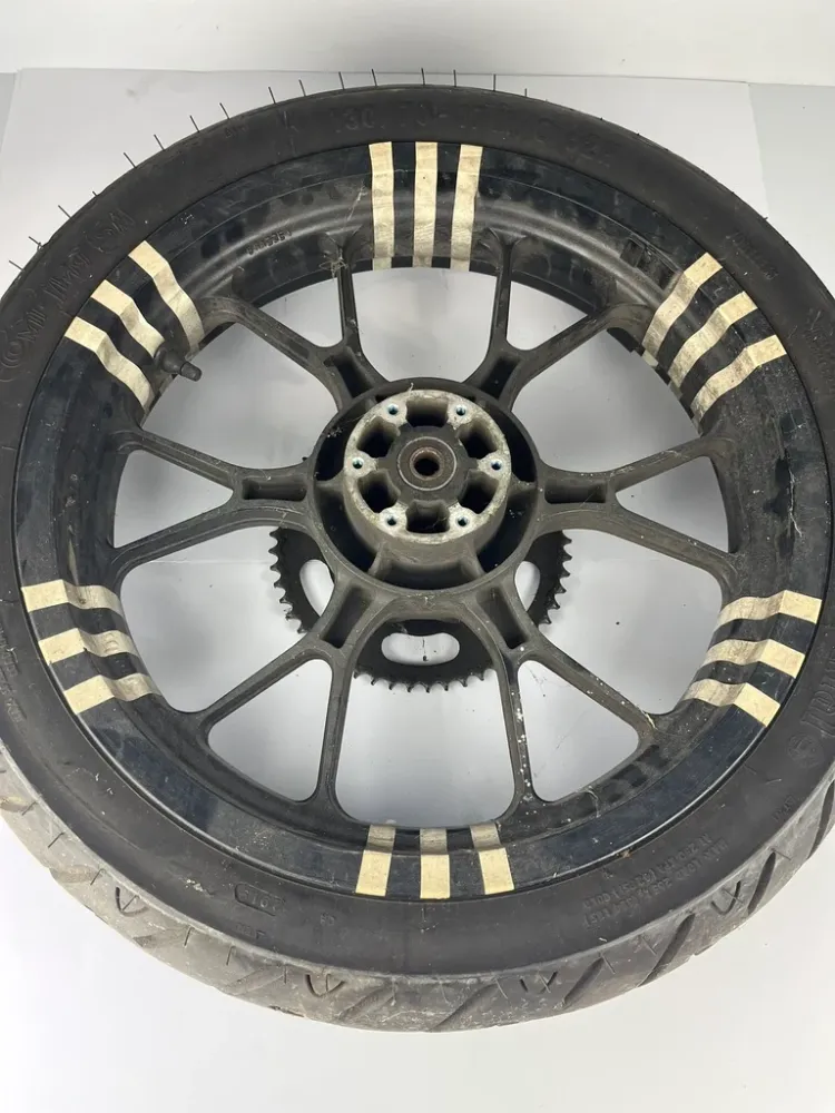 hintere Gussfelge mit Reifen, Derbi/Aprilia/Gilera ab 2011, 130/70-17, 15mm Achsdurchmesser