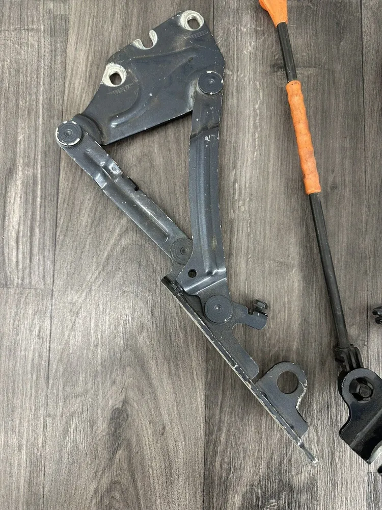 Motorhauben Scharniere Links Rechts LC5F Vw Golf Plus 5M 5M0823301 5M0823302