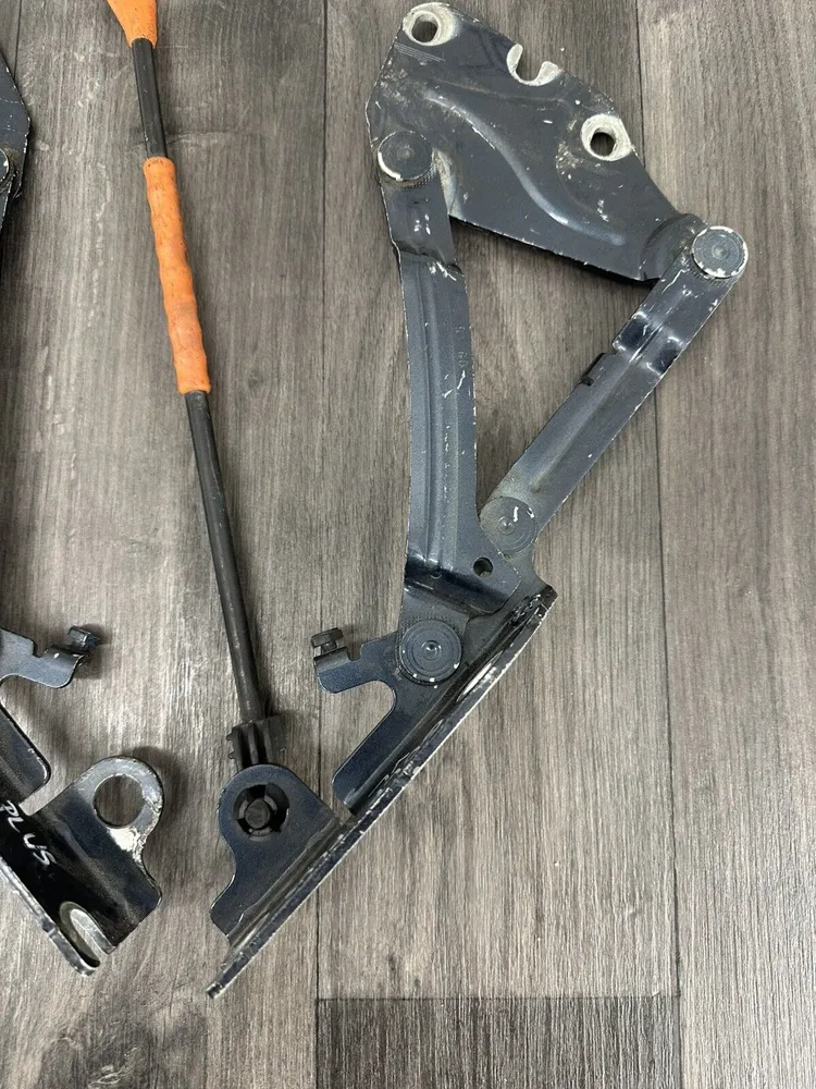 Motorhauben Scharniere Links Rechts LC5F Vw Golf Plus 5M 5M0823301 5M0823302