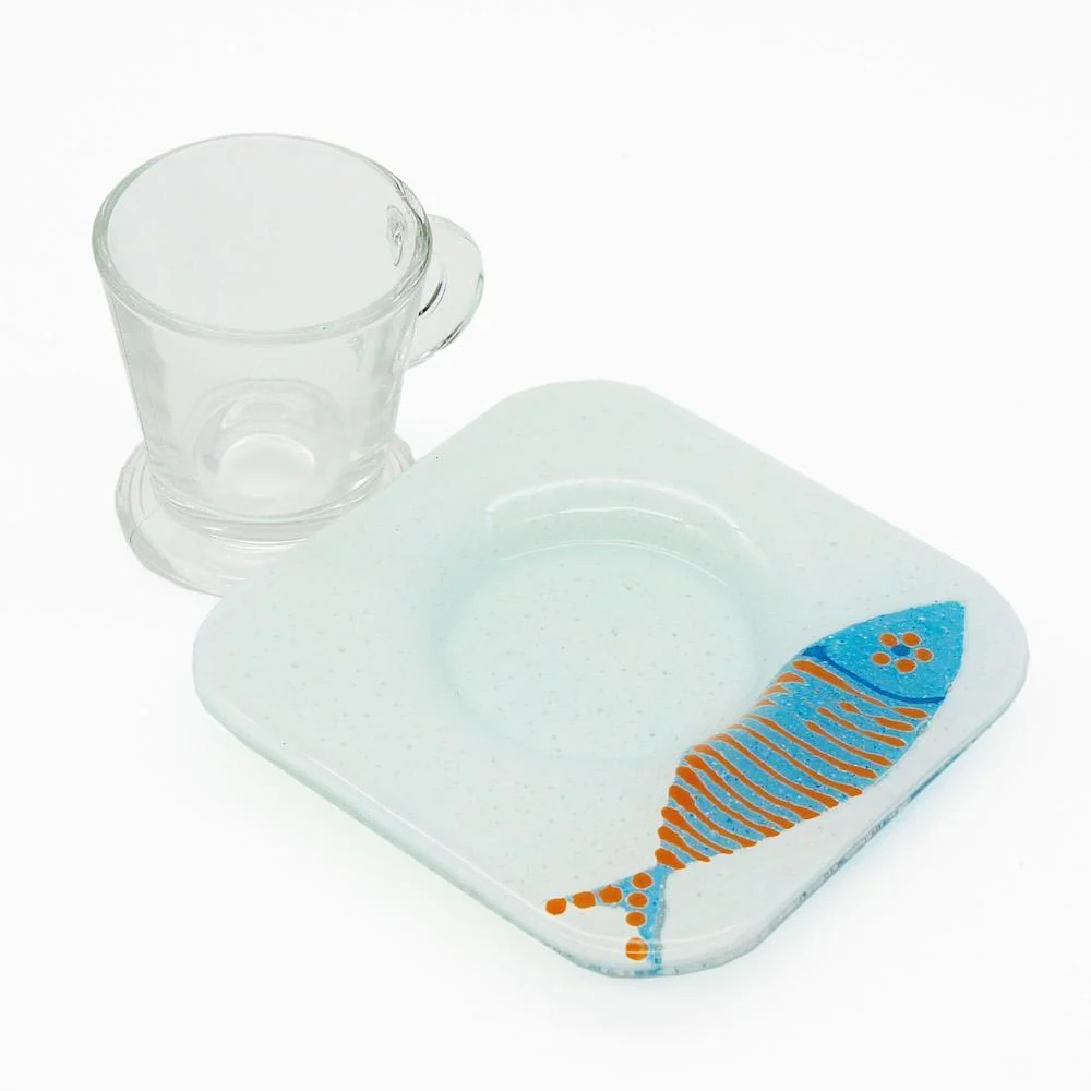Tasse und Untertasse aus Fusingglas „Sardinha“