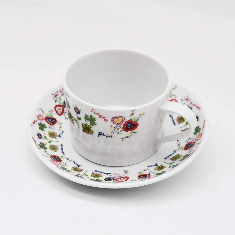 Tasse und Untertasse aus Porzellan „Amizade“