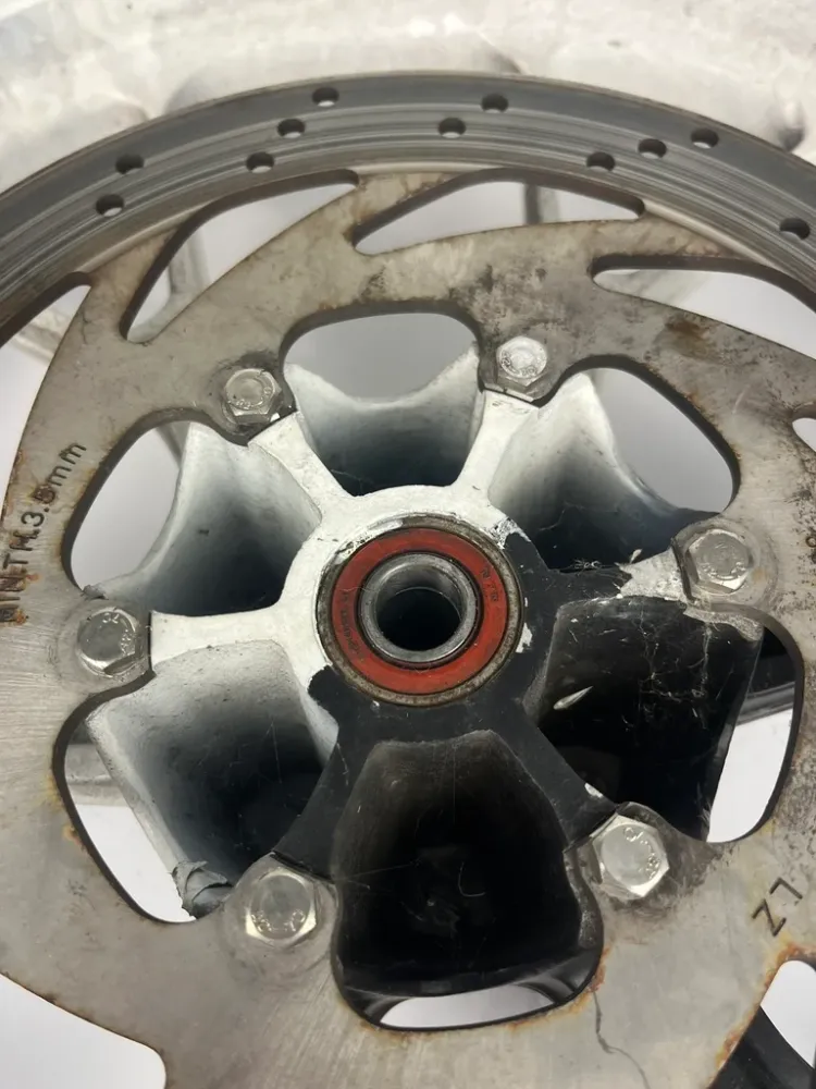 vordere Gussfelge mit Reifen, Derbi/Aprilia ab 2011, 100/80-17, 15mm Achsdurchmesser