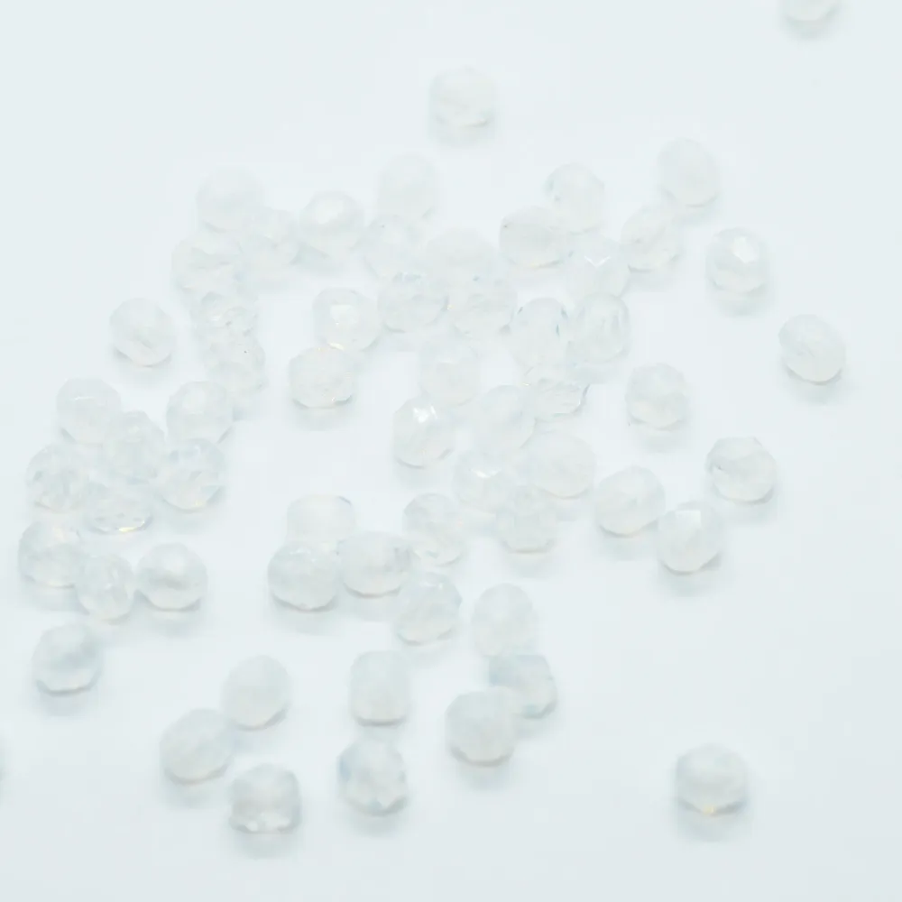 Preciosa Glasschliffperlen / white opal / 100 Stk. / 4mm