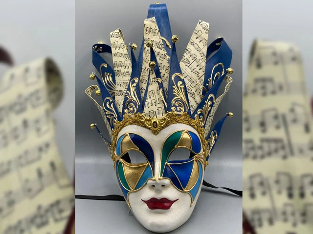 Männliche und weibliche blaue Jokermasken